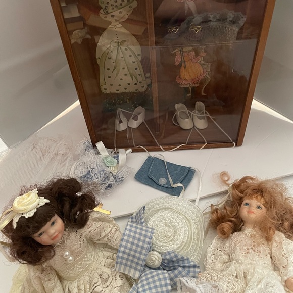 Two Victorian Beauty 8" Porcelain Doll NIB  Vintage Collectible And Accessories - Picture 3 of 11